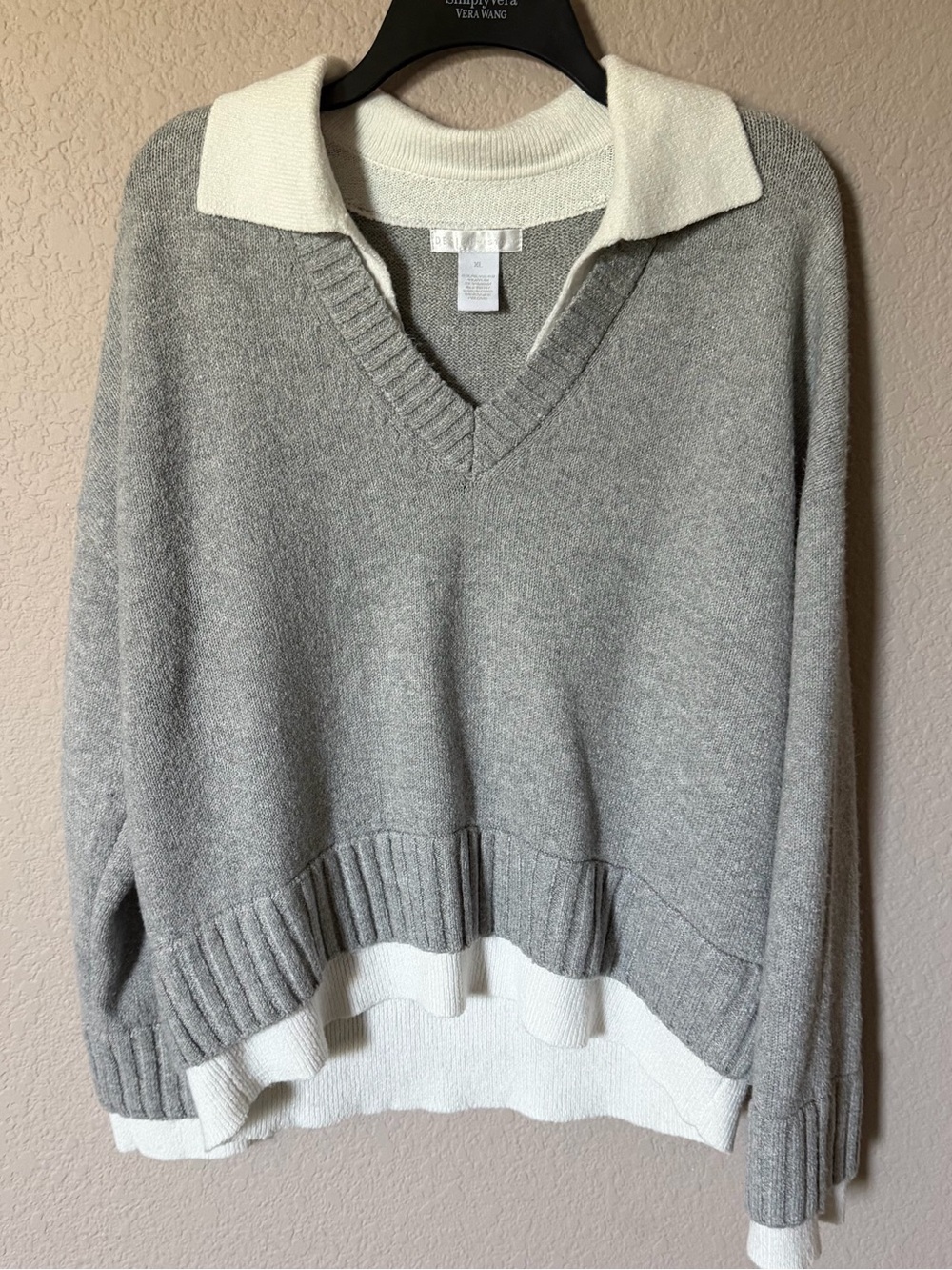 DESIGN HISTORY Womens XL Gray White Knit Sweater V-Neck Long Sleeve Collared